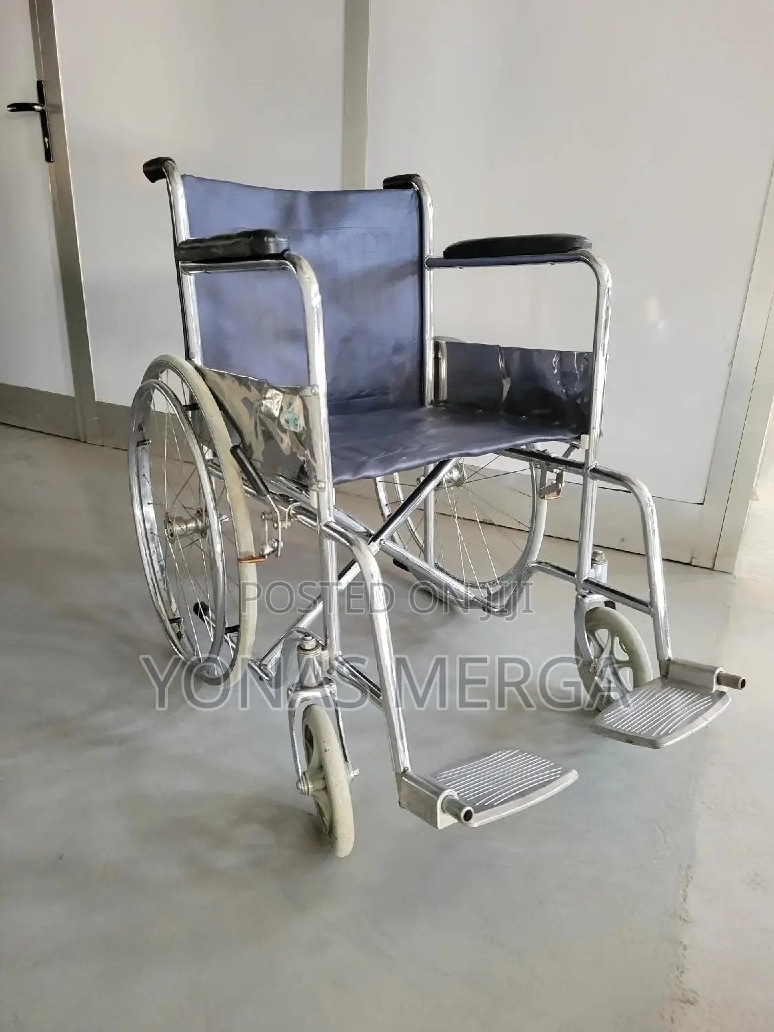 Wheelchair: High-Quality Steel Frame: Strong and Rust-劑田wheelchair
