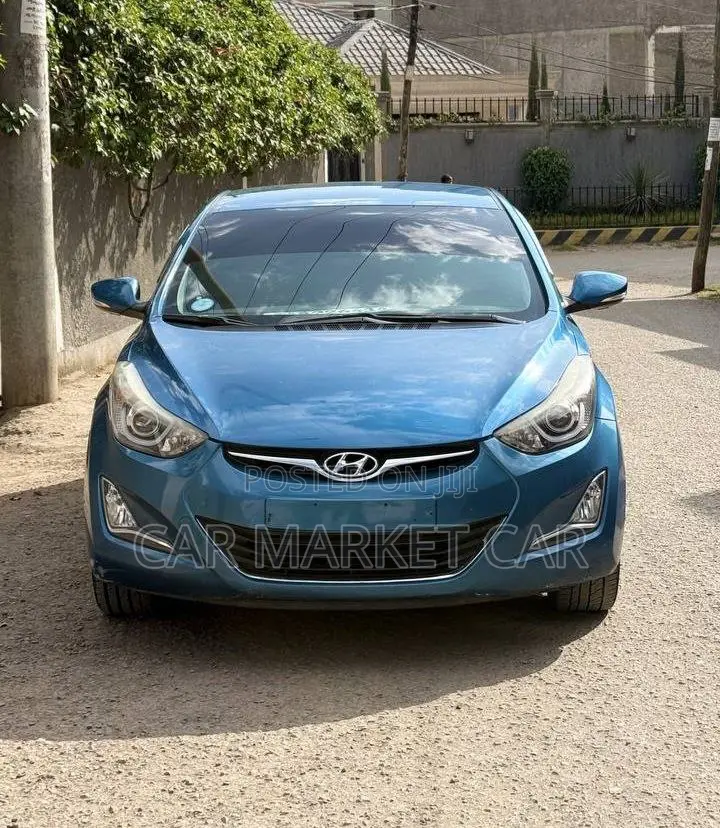 Hyundai Avante 2015 Yellow