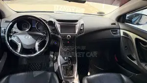 Hyundai Avante 2015 Yellow