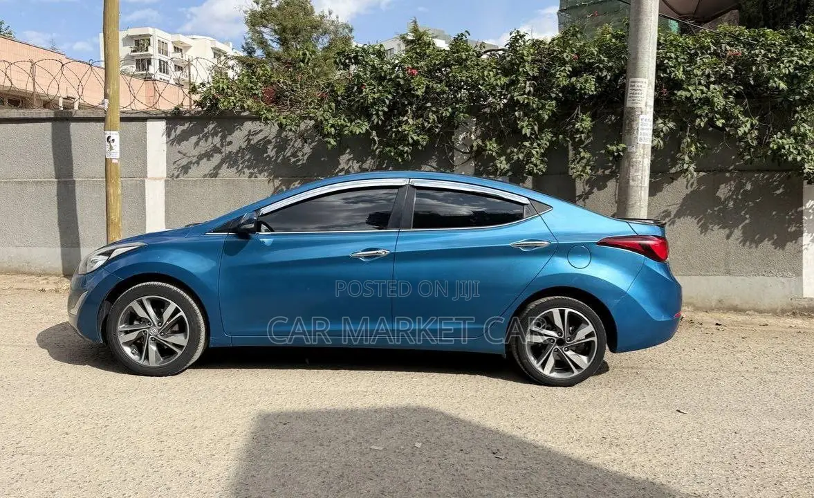 Hyundai Avante 2015 Yellow