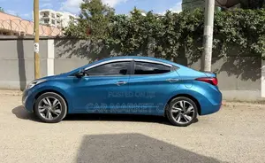 Hyundai Avante 2015 Yellow