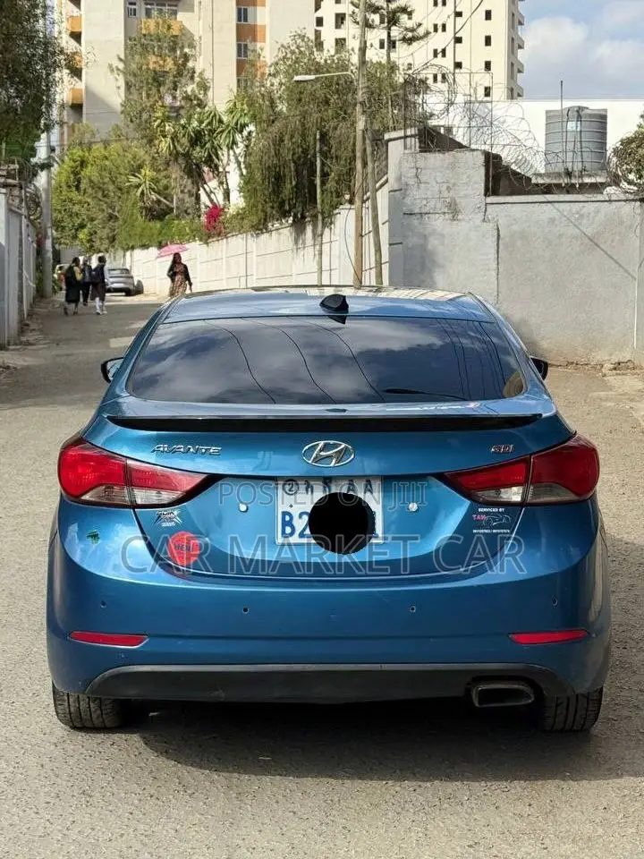 Hyundai Avante 2015 Yellow