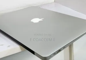 New Laptop Apple MacBook 8GB Intel Core I5 SSD 256GB