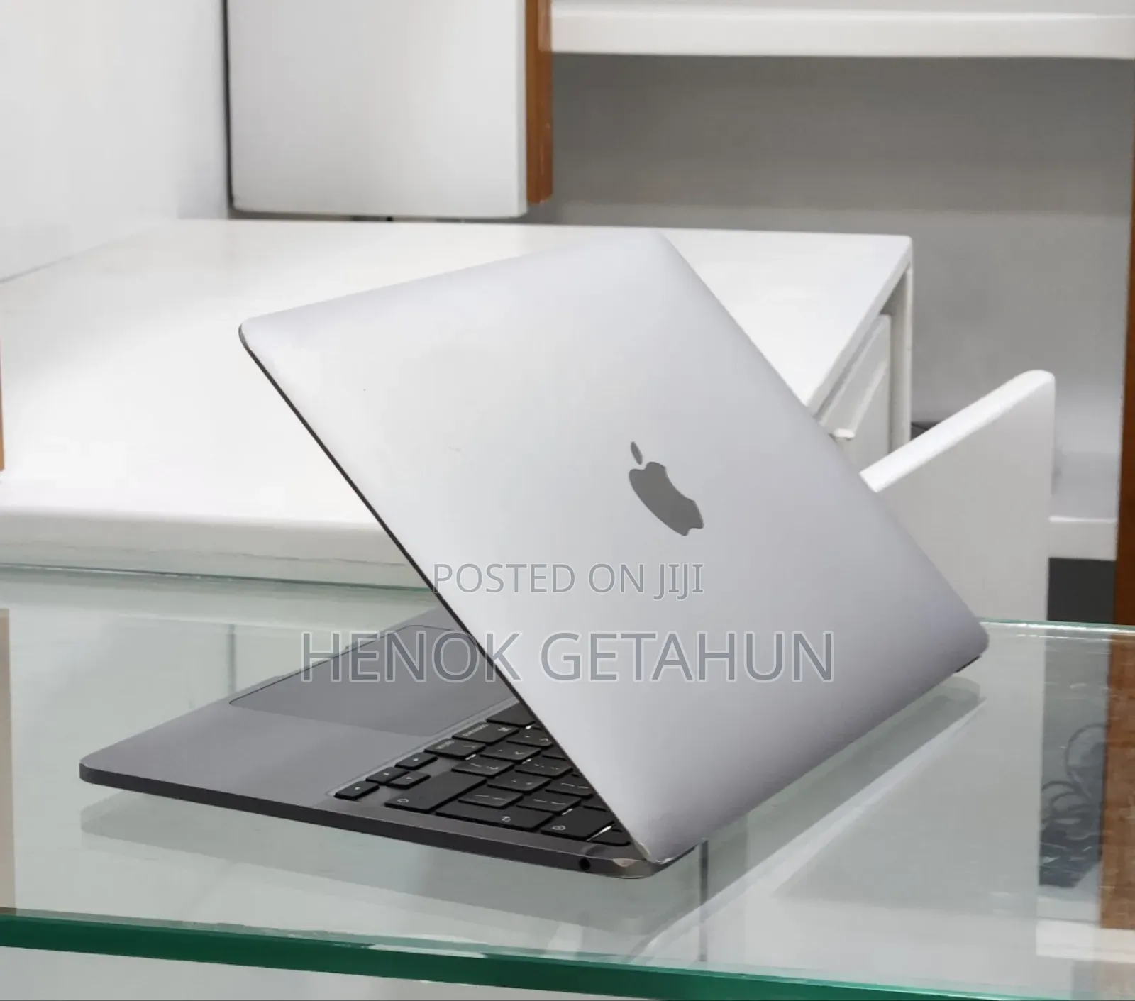 New Laptop Apple MacBook Pro M1 8GB Apple M1 Pro SSD 256GB