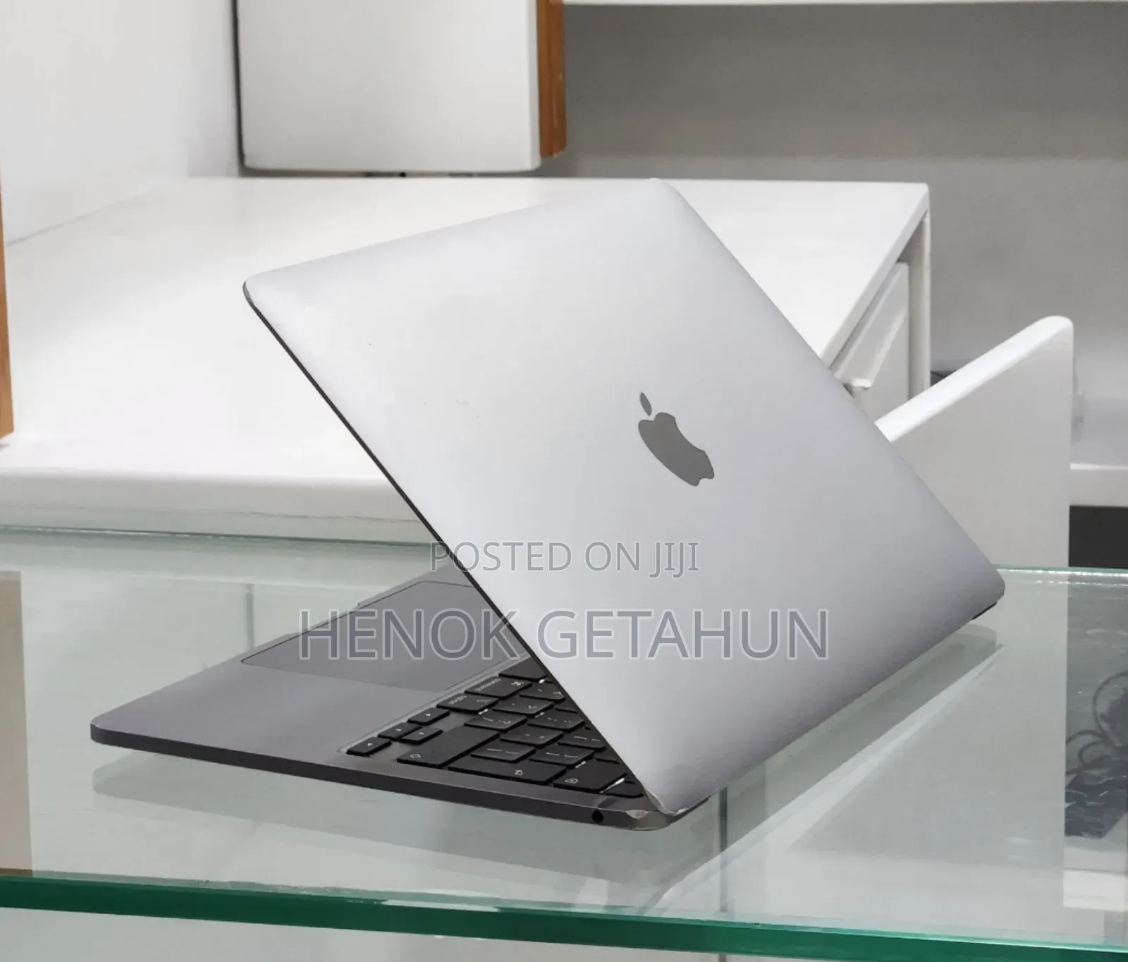 New Laptop Apple MacBook Pro M1 8GB Apple M1 Pro SSD 256GB