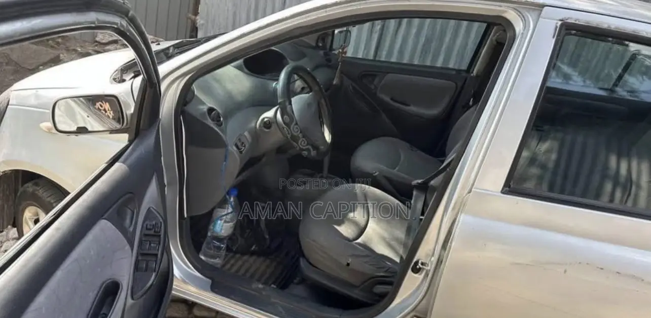 Toyota Vitz 2001 Silver