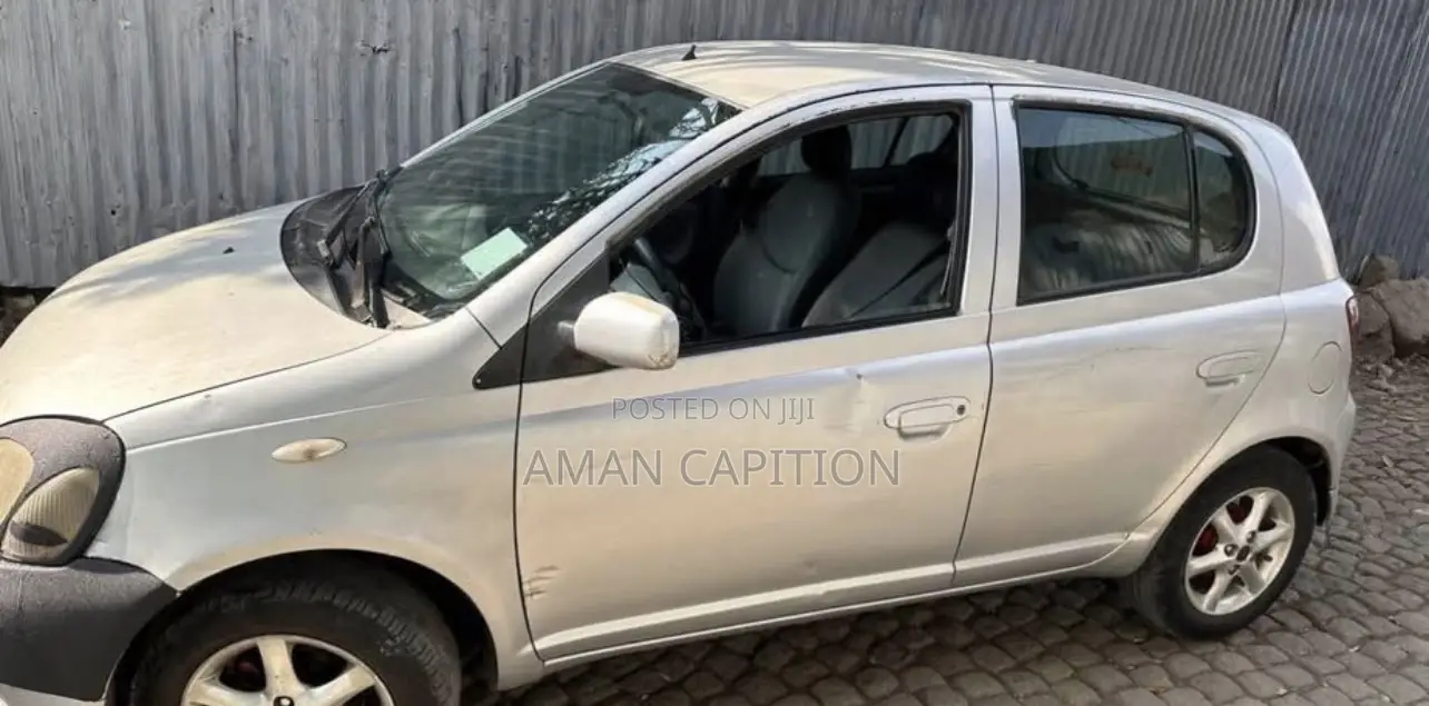 Toyota Vitz 2001 Silver