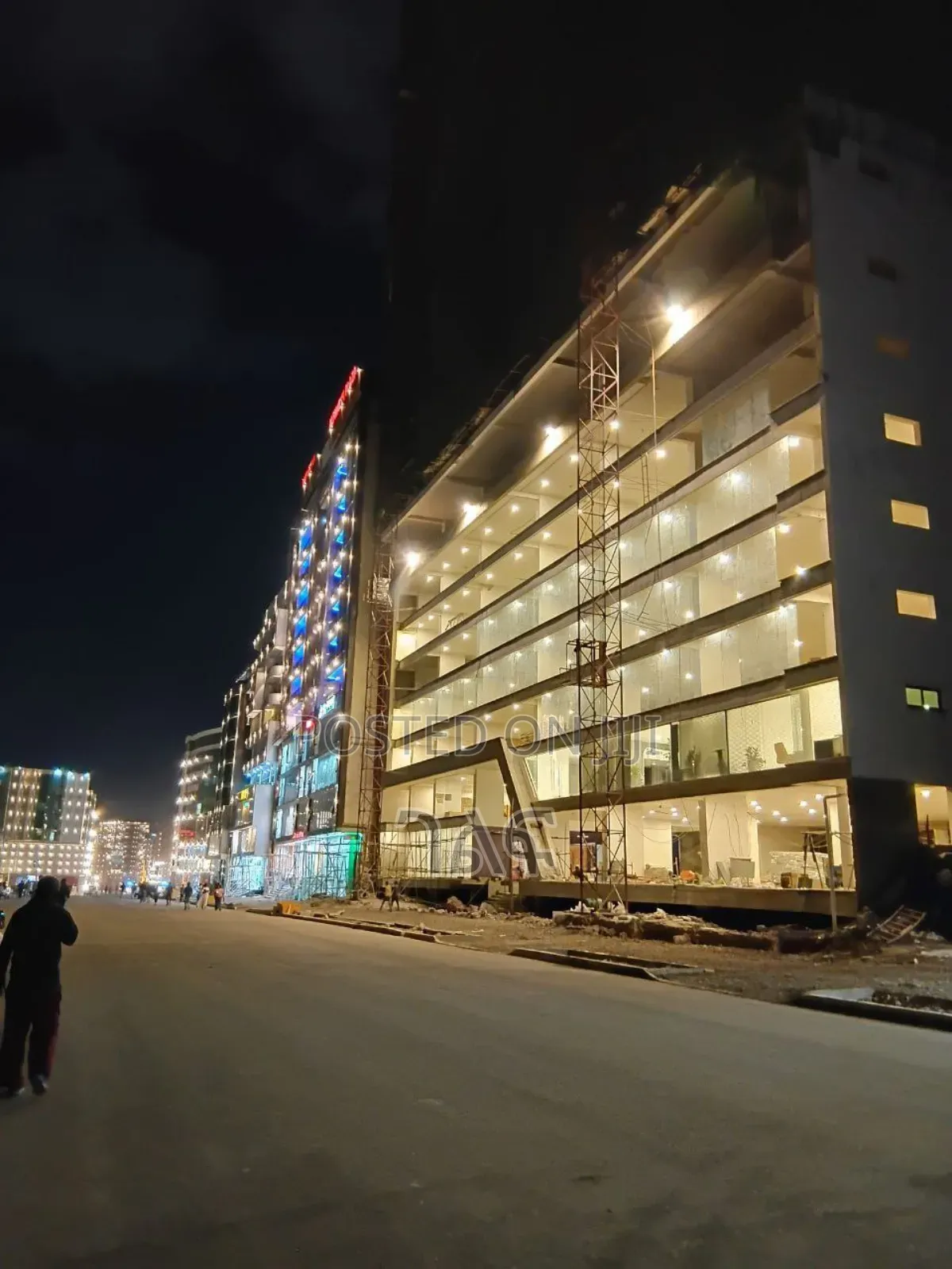 ቦሌ መድሃኒያለም ዋና አስፓልት ላይ የንግድ ሱቅ ሽያጭ