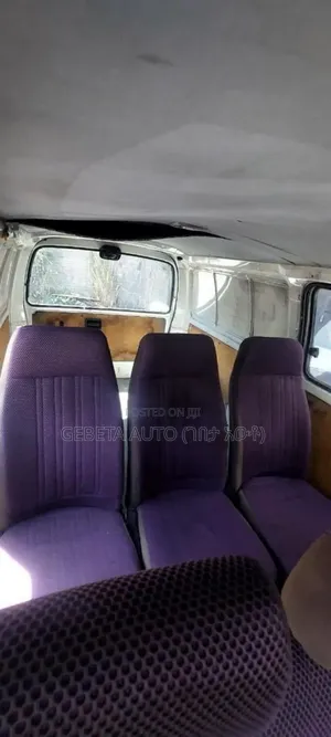 Toyota HiAce 2005