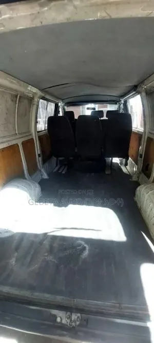 Toyota HiAce 2005
