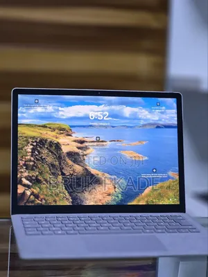 New Laptop Microsoft Surface 16GB Intel Core I7 SSD 256GB