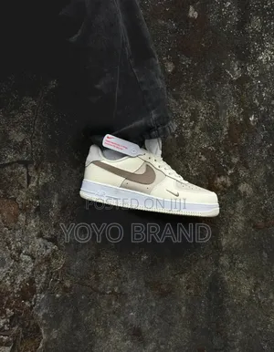 Nike Air Force 1 Low '07 Moon Fossil Fashion Sneaker