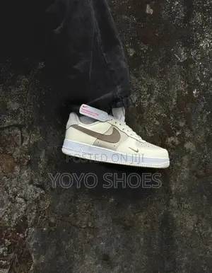 Nike Air Force 1 Low '07 Moon Fossil Fashion Sneaker