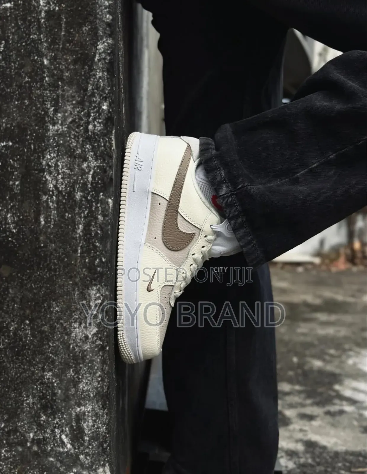 Nike Air Force 1 Low '07 Moon Fossil Fashion Sneaker