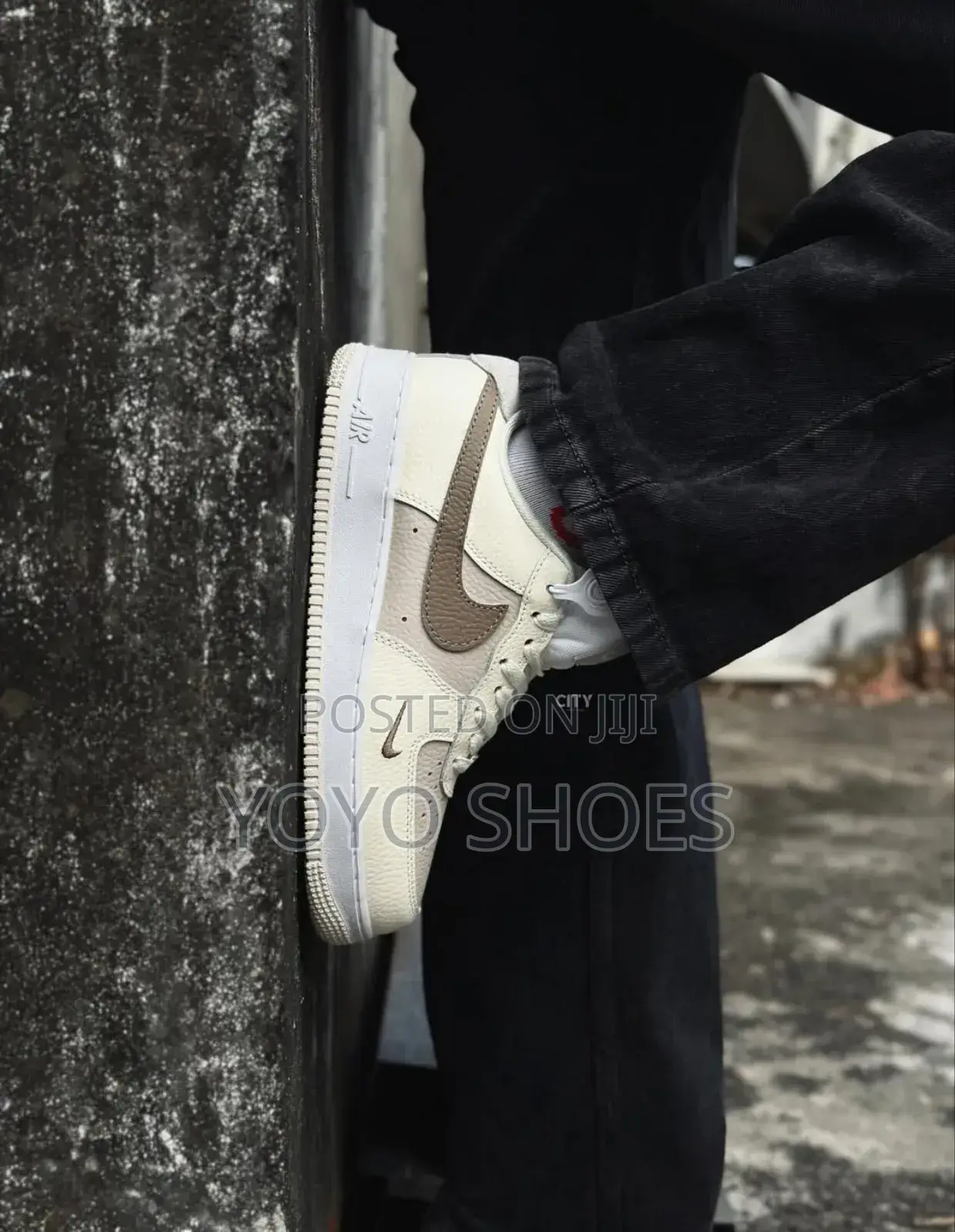 Nike Air Force 1 Low '07 Moon Fossil Fashion Sneaker