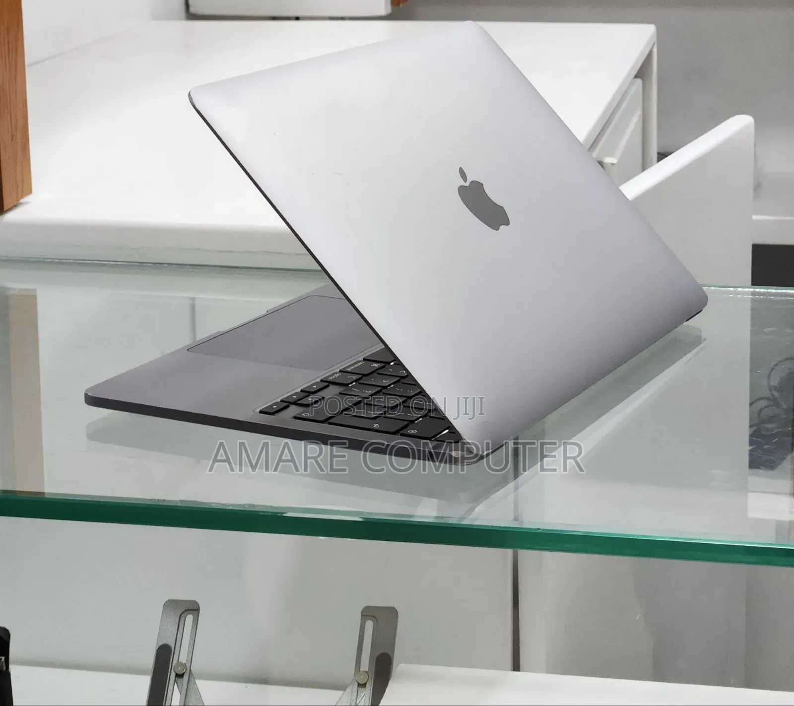 New Laptop Apple MacBook Pro M1 8GB Apple M1 SSD 256GB