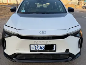 Toyota bZ4X 71.4 kWh AWD 2023 White
