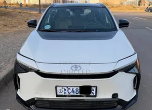 Toyota bZ4X 71.4 kWh AWD 2023 White