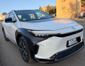 Toyota bZ4X 71.4 kWh AWD 2023 White