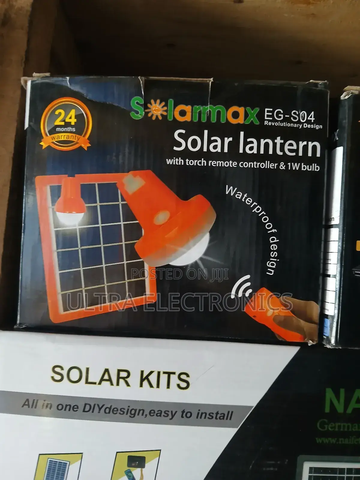 ሶላር Solarmax Eg-S04 Solar Lantern. Key Features Highlighted On