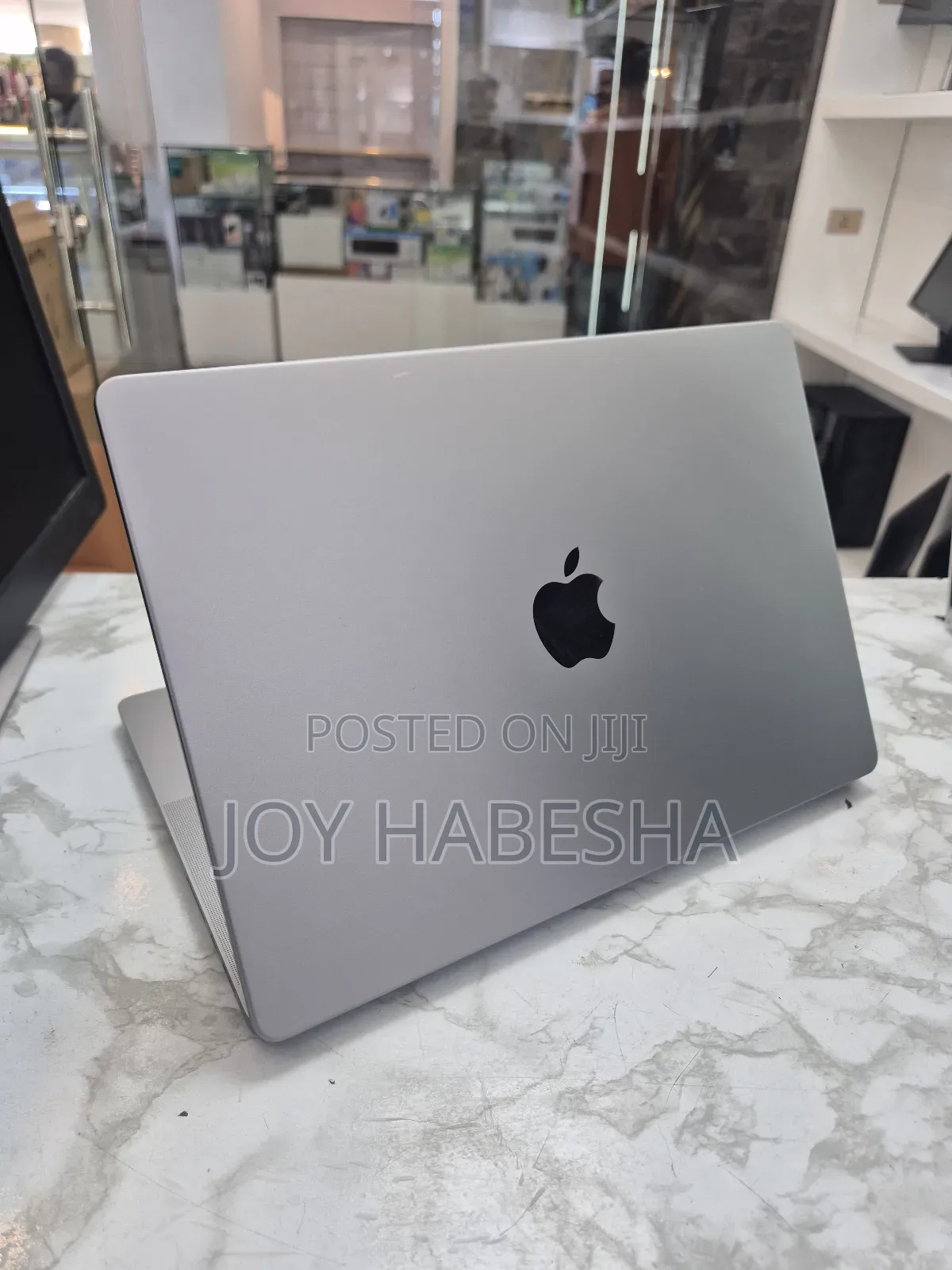 New Laptop Apple MacBook Pro M1 16GB Apple M1 Pro SSD 512GB