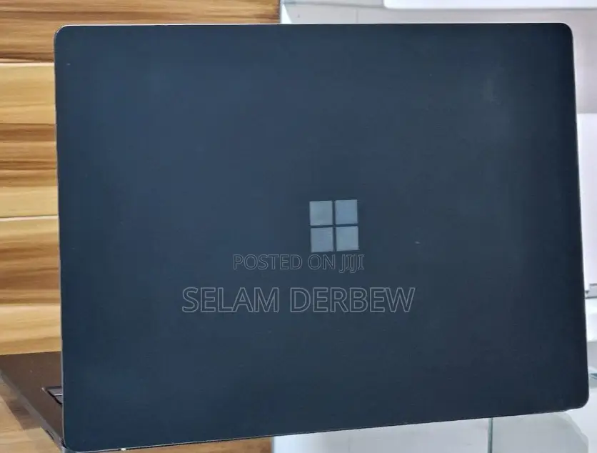 New Laptop Microsoft Surface 16GB Intel Core I7 SSD 256GB