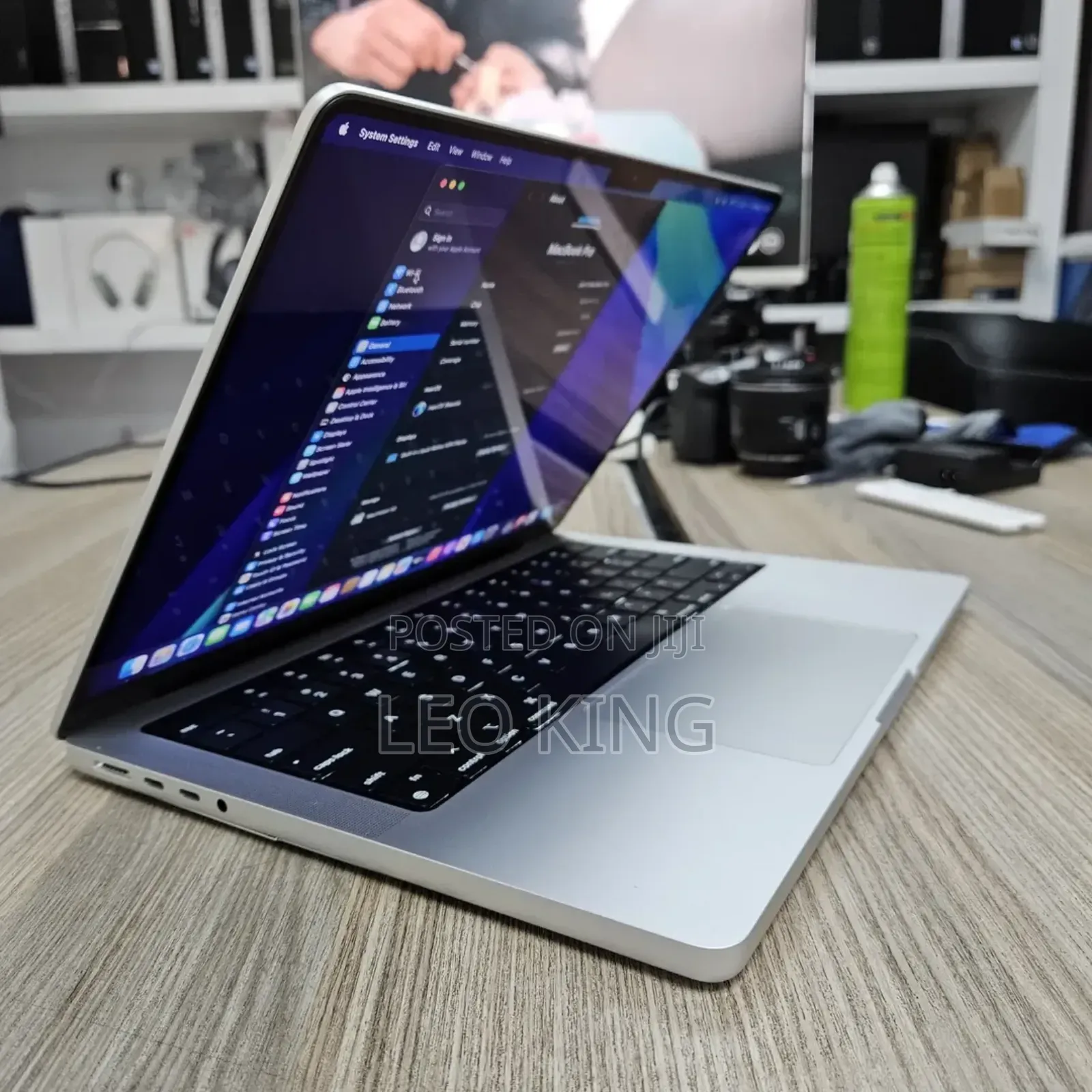 New Laptop Apple MacBook Pro 2020 M1 16GB Apple M1 Pro SSD 512GB