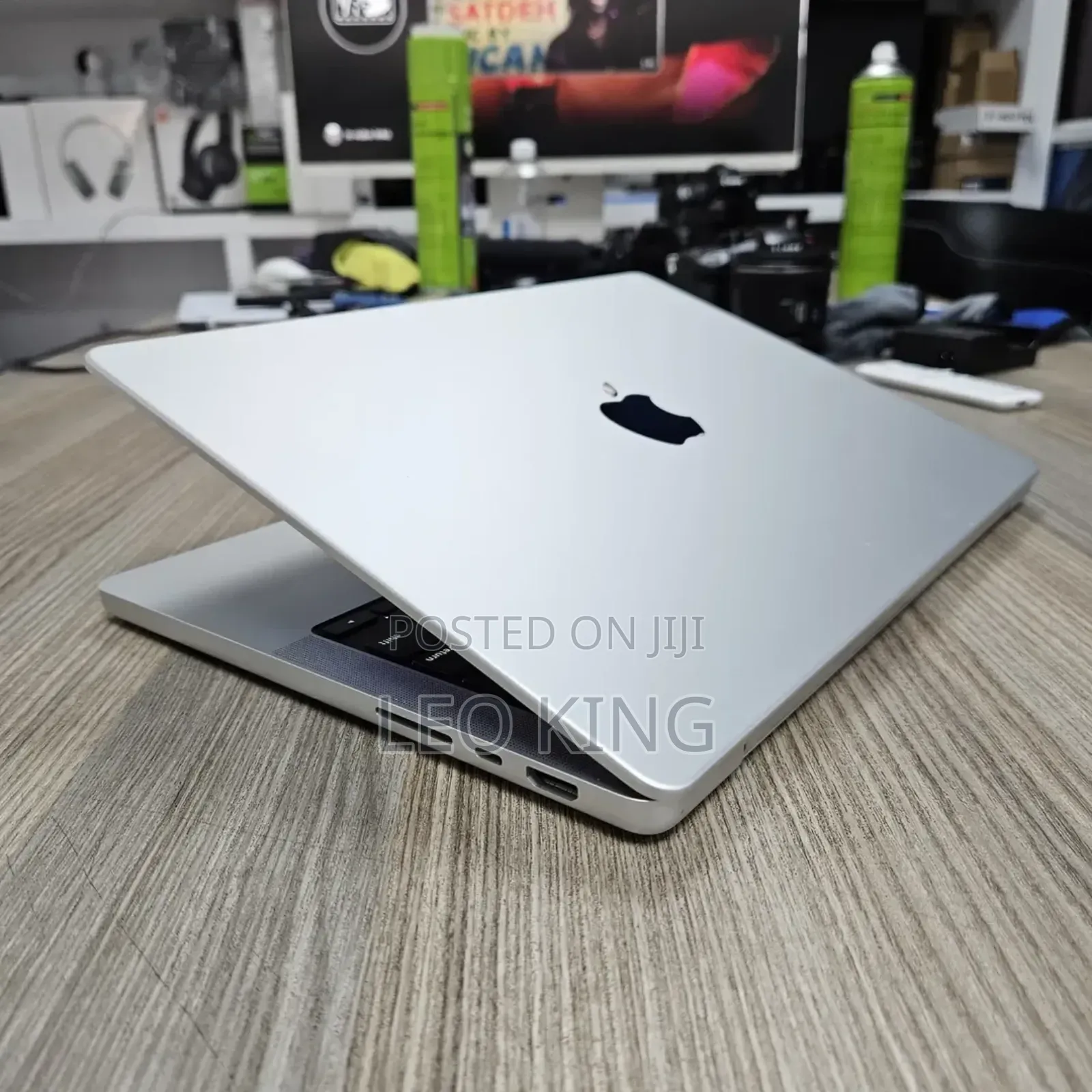 New Laptop Apple MacBook Pro 2020 M1 16GB Apple M1 Pro SSD 512GB