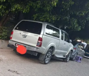 Toyota Hilux 2014 Gray