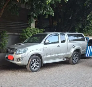 Toyota Hilux 2014 Gray
