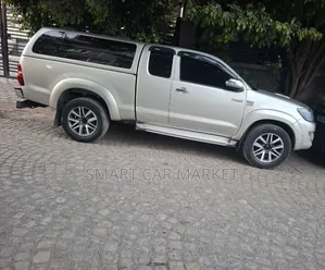 Toyota Hilux 2014 Gray