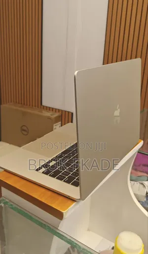 New Laptop Apple MacBook Air 2024 M3 15-Inch 8GB Apple M3 SSD 256GB