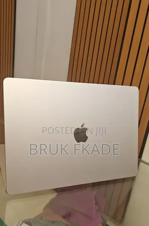 New Laptop Apple MacBook Air 2024 M3 15-Inch 8GB Apple M3 SSD 256GB