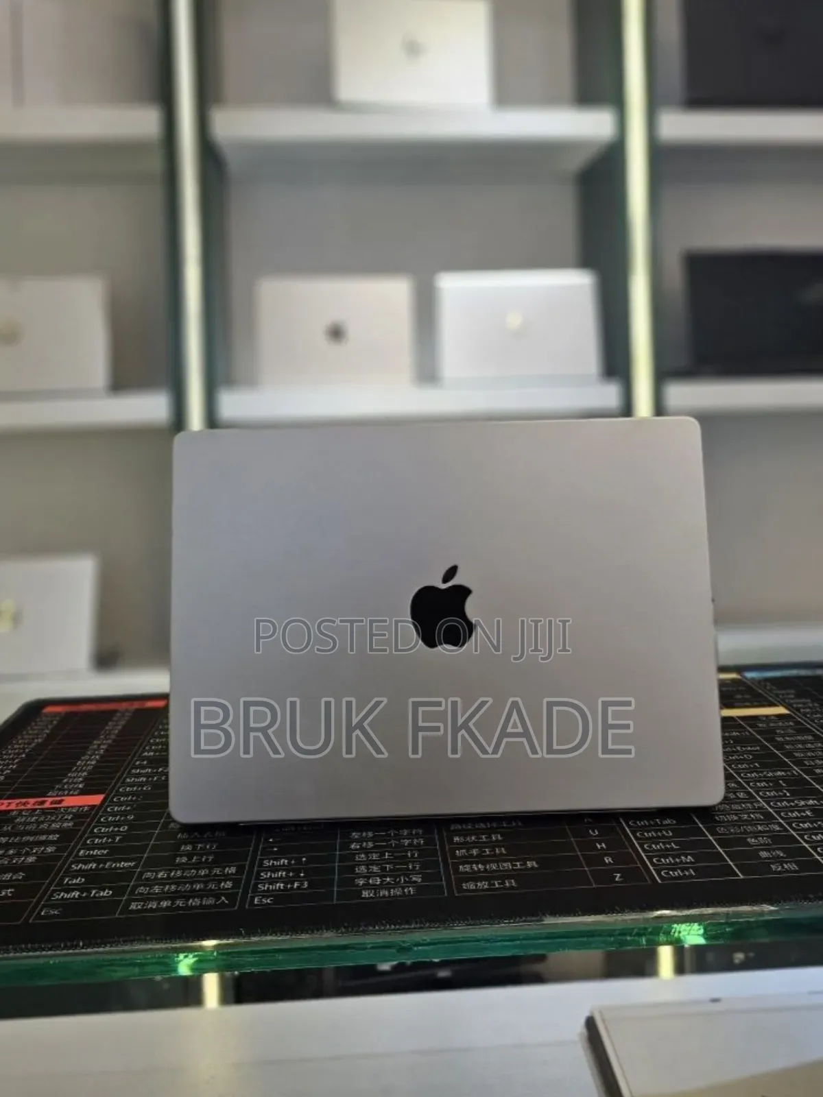 New Laptop Apple Macbook Pro 2025 M5 14-Inch 16GB Apple M5 SSD 512GB