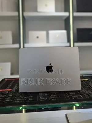 New Laptop Apple Macbook Pro 2025 M5 14-Inch 16GB Apple M5 SSD 512GB