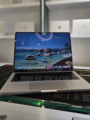 New Laptop Apple Macbook Pro 2025 M5 14-Inch 16GB Apple M5 SSD 512GB