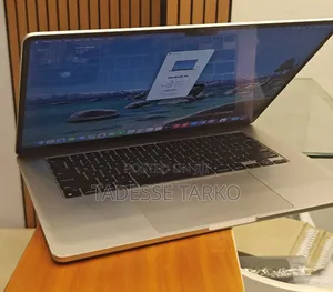 New Laptop Apple MacBook Air 2024 M3 15-Inch 8GB Apple M3 SSD 256GB