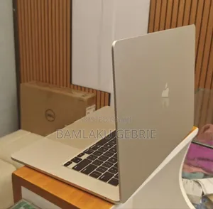 New Laptop Apple MacBook Air 2024 M3 15-Inch 8GB Apple M3 SSD 256GB