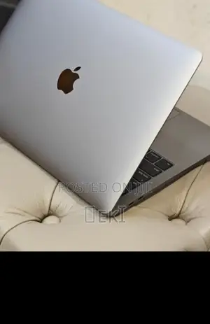 New Laptop Apple MacBook Pro 2019 16GB Intel Core I7 SSD 256GB