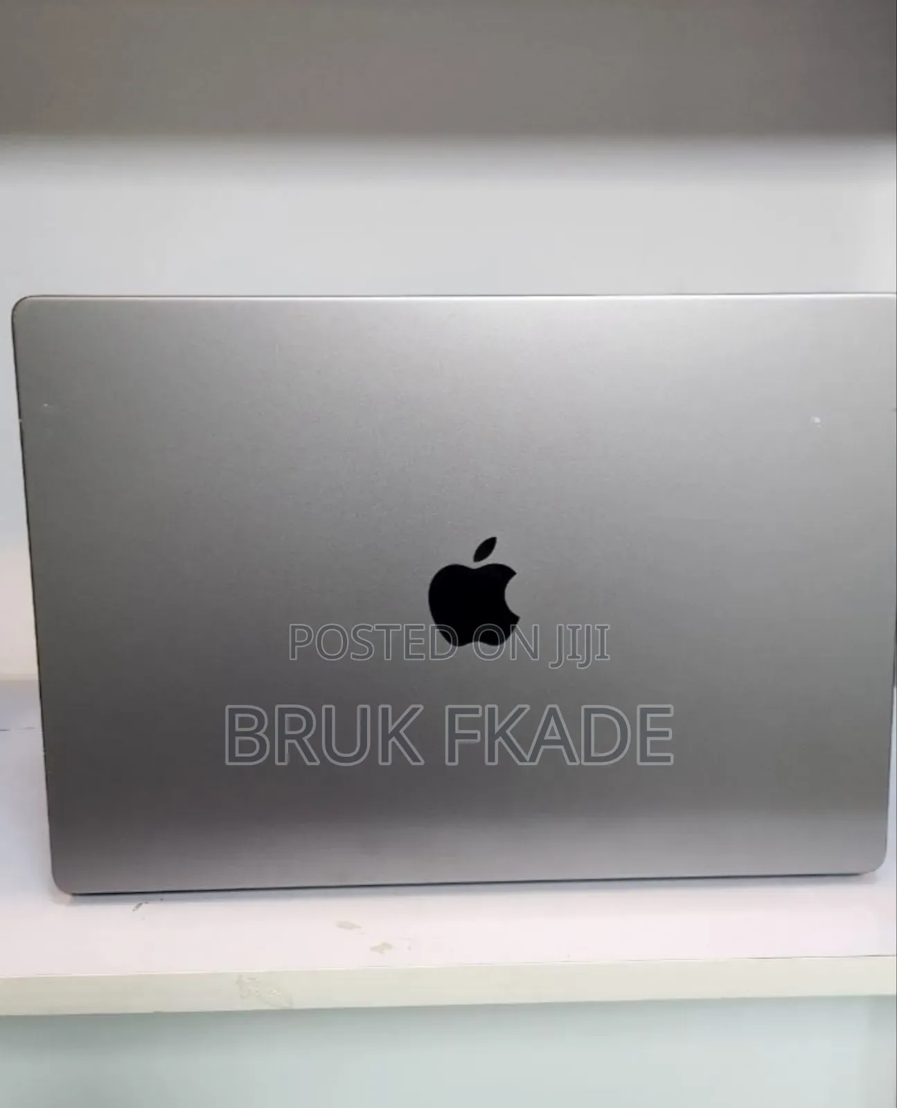 New Laptop Apple MacBook Pro M1 16GB Apple M1 Pro SSD 512GB