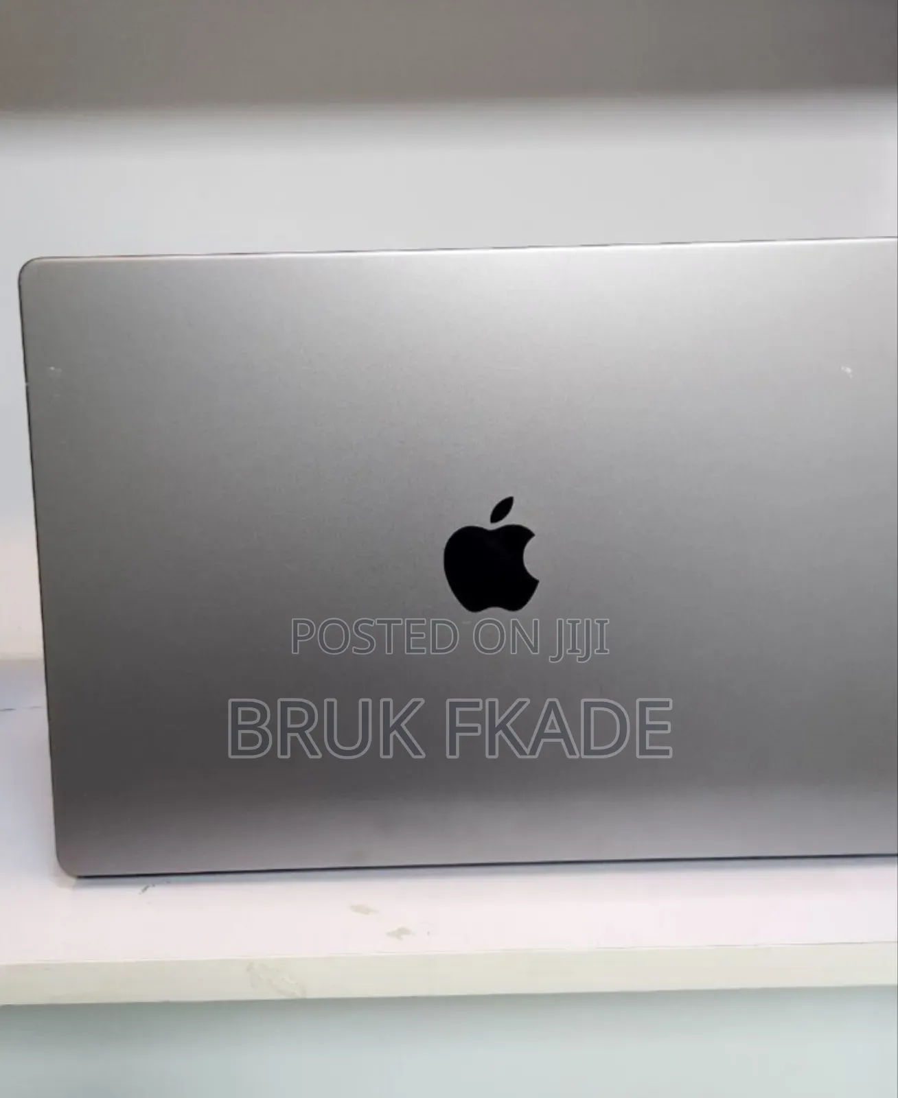 New Laptop Apple MacBook Pro M1 16GB Apple M1 Pro SSD 512GB