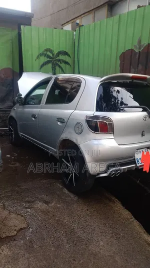 Toyota Vitz 2001 Silver