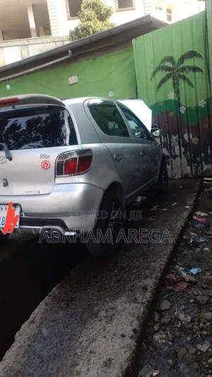 Toyota Vitz 2001 Silver