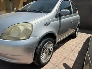 Toyota Vitz 2001 Silver