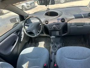 Toyota Vitz 2001 Silver