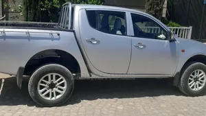 Mitsubishi L200 2008 Silver