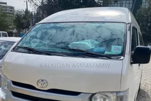 Toyota HiAce 2012 White