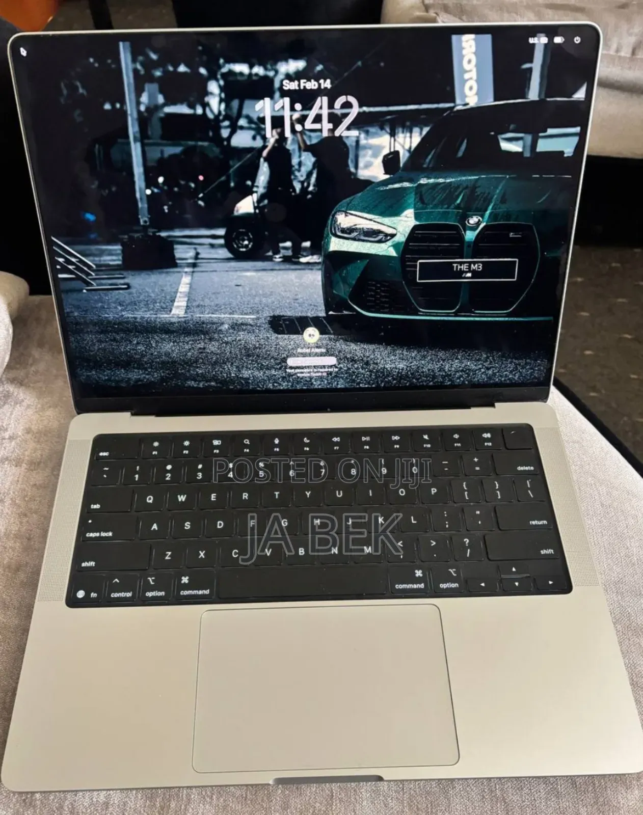 New Laptop Apple Macbook Pro 2025 M5 14-Inch 16GB Apple M5 SSD 512GB