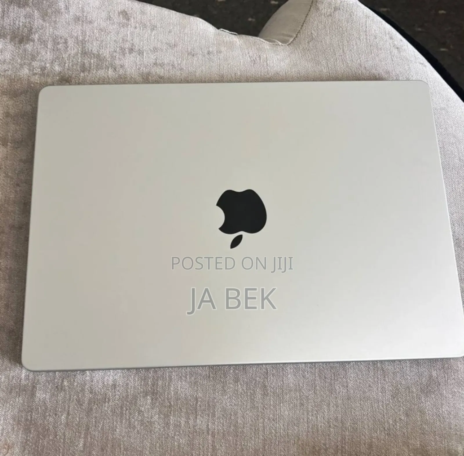 New Laptop Apple Macbook Pro 2025 M5 14-Inch 16GB Apple M5 SSD 512GB