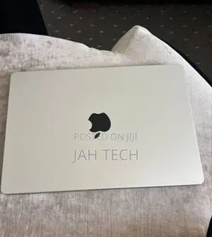 New Laptop Apple Macbook Pro 2025 M5 14-Inch 16GB Apple M5 SSD 512GB